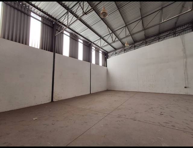 350M² WAREHOUSE TO LET IN WYCHWOOD